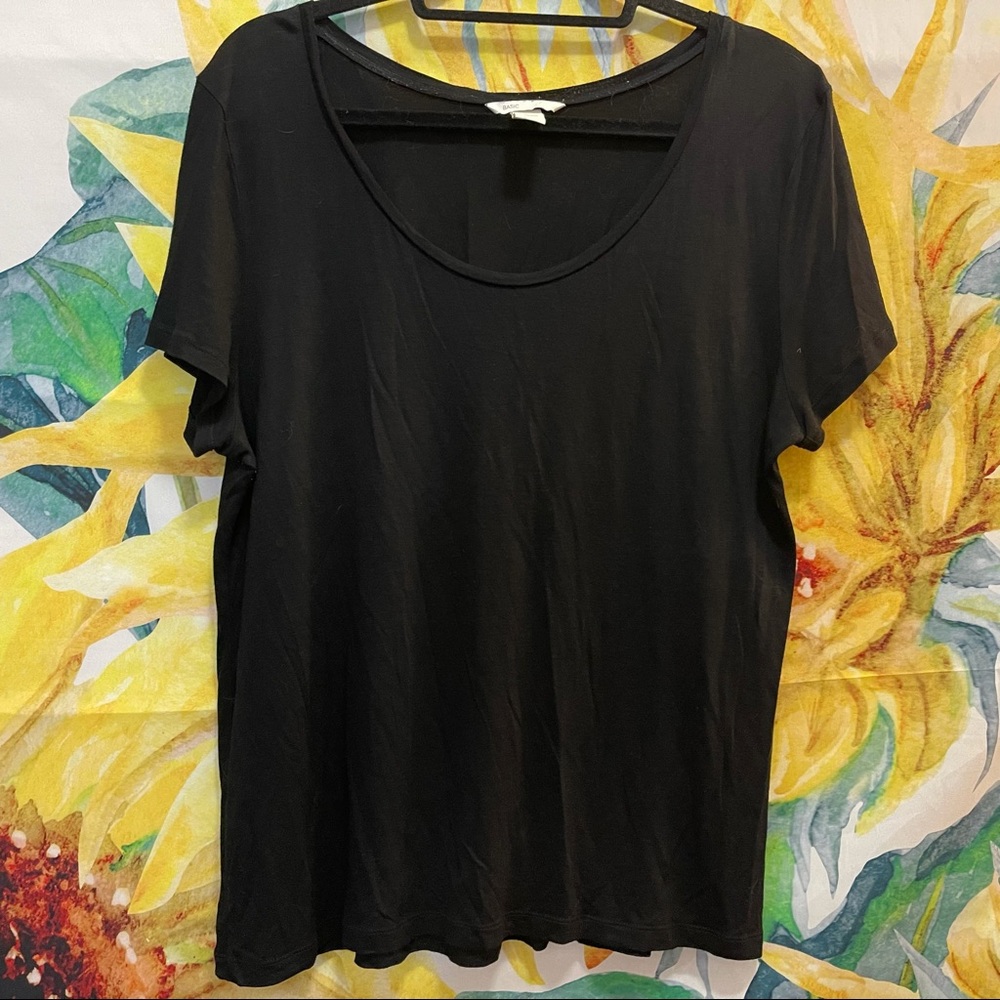 H&M 🦋 Flowy Black Top